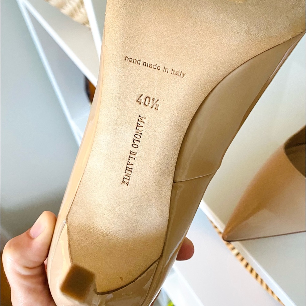 MANOLO Blahnik Nude Patent Pumps - Picture 4 of 6